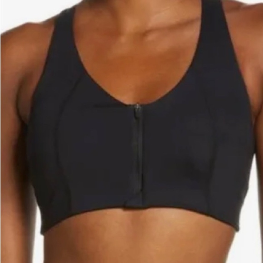 Zella zip up bra super cute and is very comfortable xs black fits true to size